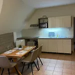 아파트 Kuenszler Apartmanhaz *