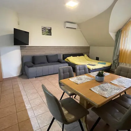 Kuenszler Apartmanhaz * Zamardi