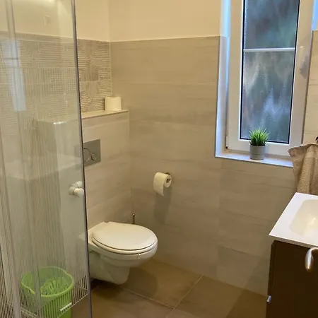 Kuenszler Apartmanhaz شقة *