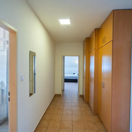 Kuenszler Apartmanhaz شقة