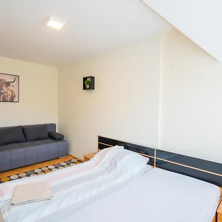 Kuenszler Apartmanhaz شقة