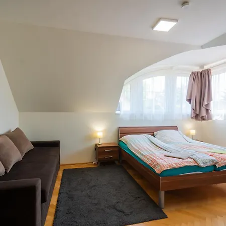 Kuenszler Apartmanhaz Apartment Zamardi