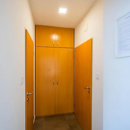 شقة Kuenszler Apartmanhaz زاماردي