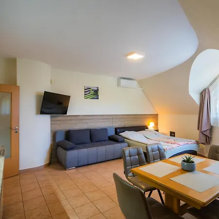 Kuenszler Apartmanhaz *