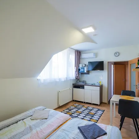 Kuenszler Apartmanhaz شقة