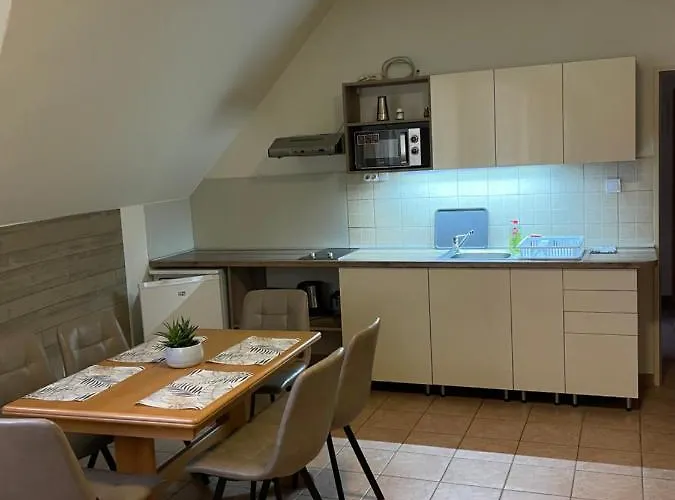 아파트 Kuenszler Apartmanhaz *