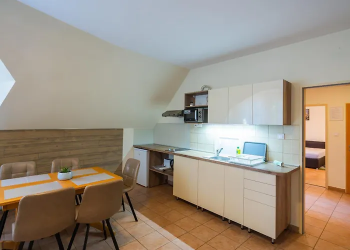 Appartement Kuenszler Apartmanhaz Zamárdi