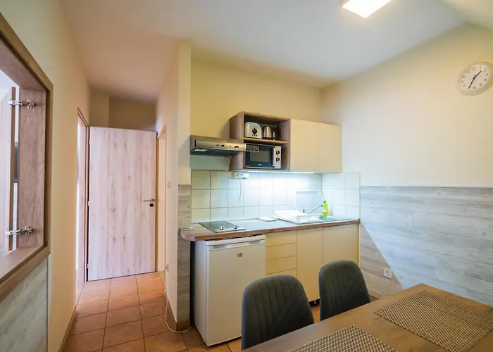 Kuenszler Apartmanhaz *