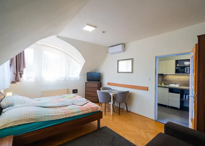 Kuenszler Apartmanhaz 자르마디