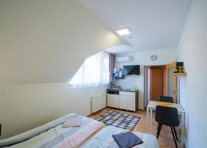 Kuenszler Apartmanhaz 아파트